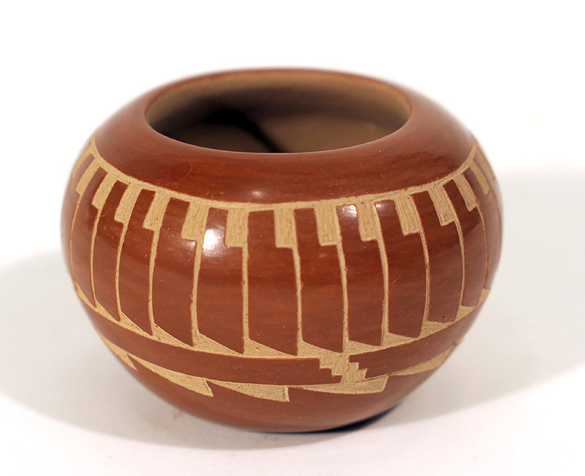 Lawrence and Lupita Yepa, Miniature Jemez Pueblo bowl Gorman Museum