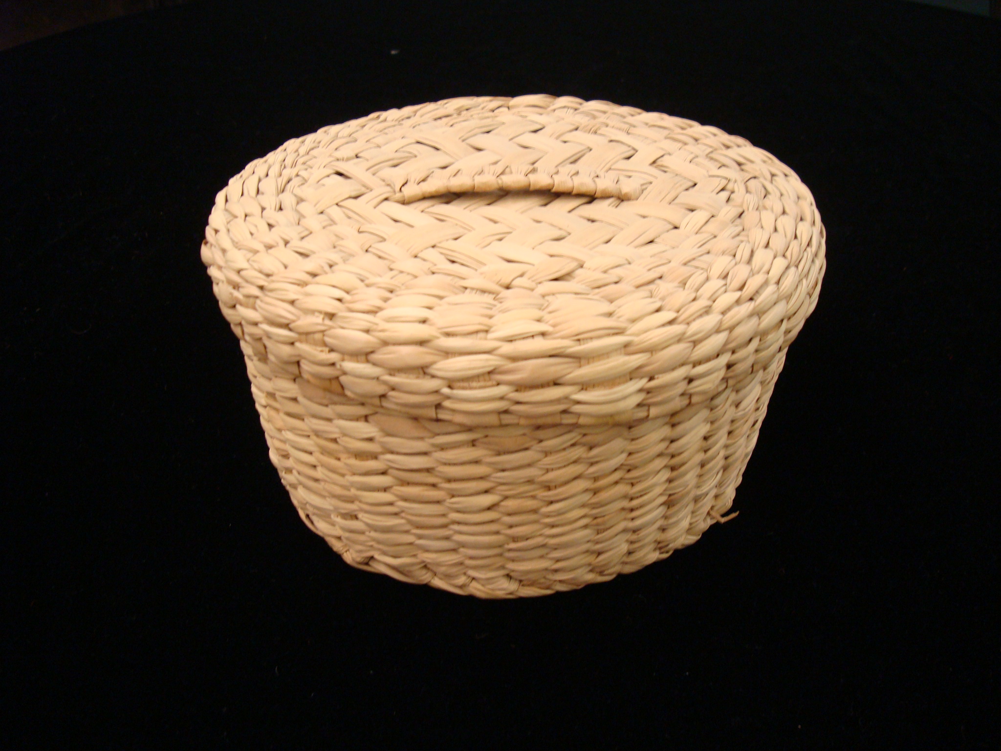 undecorated lidded basket