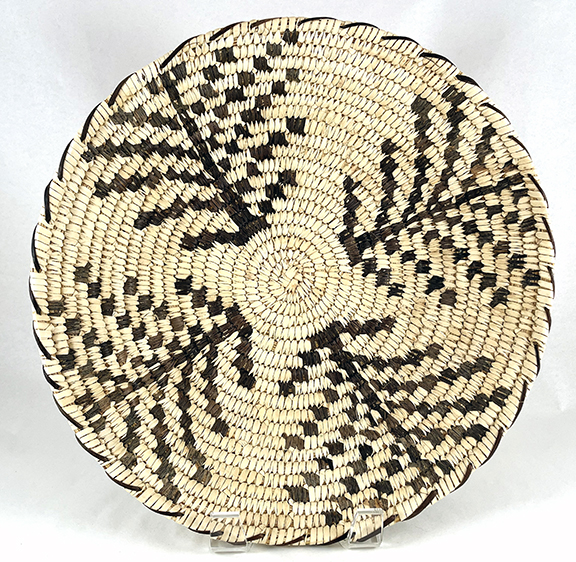 light basket with leaf-shaped design in black